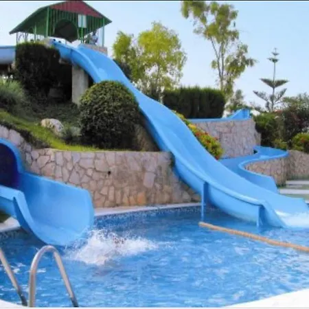 Amplia, Piscinas Parking Y Playa *